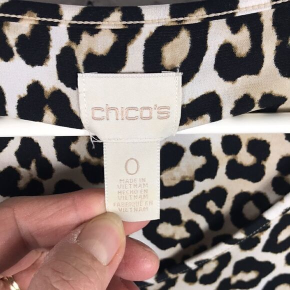 Chico’s Leopard Print V-neck top Stretchy Soft 27” long EUC Size 0 or 4 - Picture 4 of 5